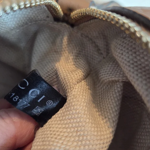 Gucci Soho Disco Crossbody Bag - Picture 14 of 15